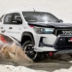 TOYOTA HILUX CÓ THỂ LẮP ĐỘNG CƠ V6 CỦA LAND CRUISER, TĂNG SỨC ĐẤU FORD RANGER