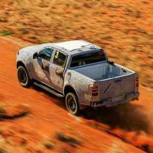 FORD RANGER RAPTOR ĐỜI MỚI CHỐT LỊCH RA MẮT 22/2: ĐỘNG CƠ MỚI, THÊM BẢN R CAO CẤP CHO DÂN CHƠI