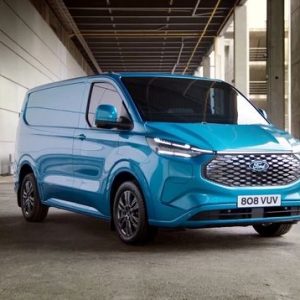 RA MẮT FORD TRANSIT CUSTOM 2024 - ANH EM TOURNEO VỚI THIẾT KẾ SANG XỊN, SẠC ĐẦY CHẠY GẦN 400 KM, LỰA CHỌN ĐỘC ĐÁO CHO DÂN DỊCH VỤ